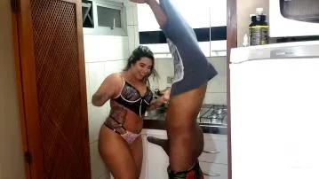 Nego top delicia me pegou gostoso na cozinha. video porn